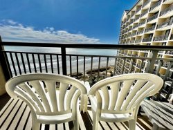 Tropical Resort, Beachfront Condo with amazing oceanfront views!! 1014