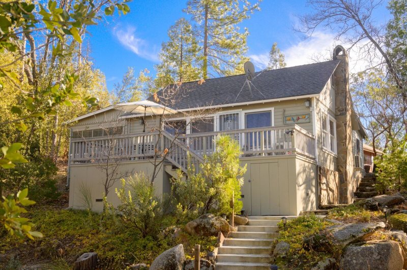 Sierra Vacation Home Rentals Comfy Cabin