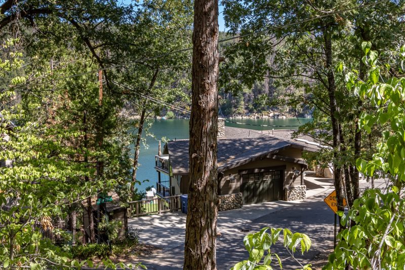 Sierra Vacation Home Rentals Little Willow Lakeview