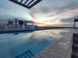 Moonlight 310- Studio with roof top pool!!