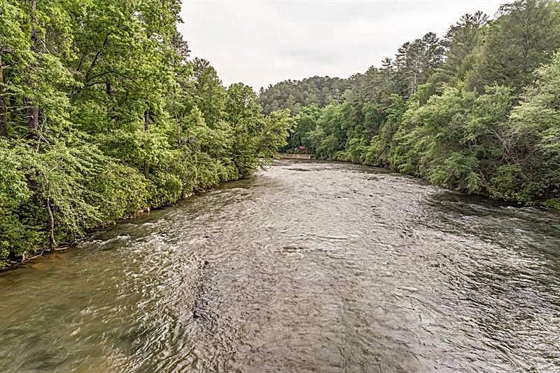 Rushing River Lodge Is Well Appointed Beautiful And The Perfect