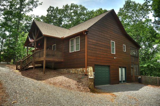 Dragon S Den Is An Absolutely Gorgeous And Beautifully Decorated Cabin Located In The North Georgia Mountains Right Next Door To Ellijay Georgia It Is Also Inside The Coosawattee Resort And As A