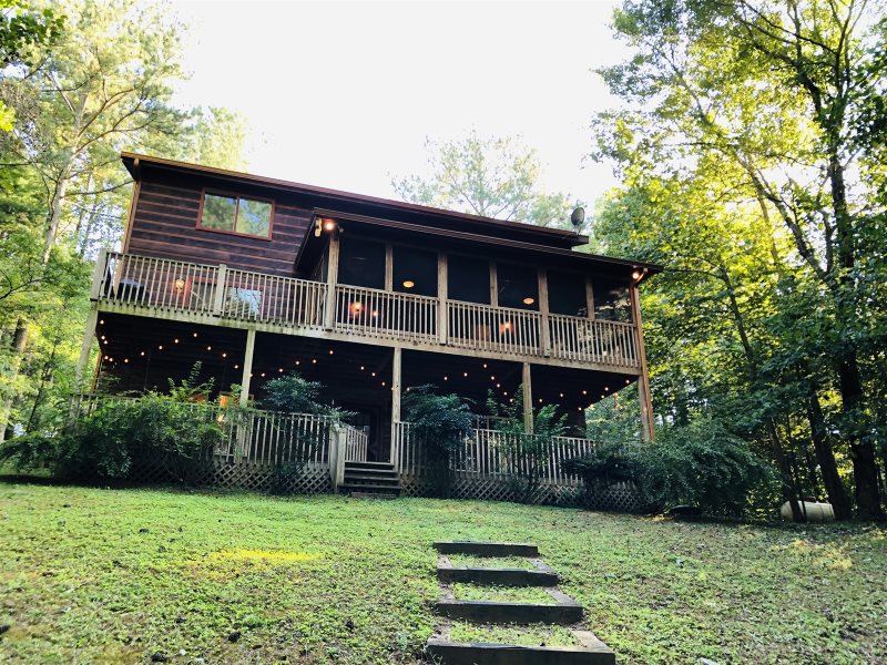 Winedown At The Creek Is A Unique And Very Beautifully Appointed Cabin In The Woods Right On The Banks Of Clear Creek