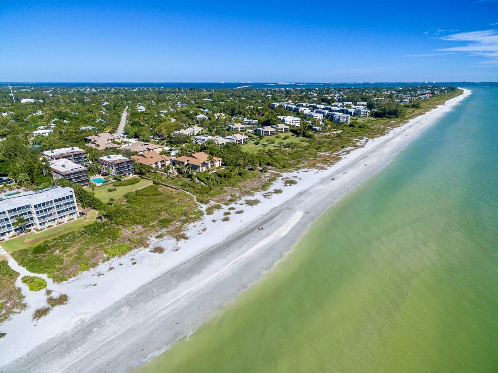 Dream Vacation Rentals Shorewood 3B. 3 bedroom direct beach front