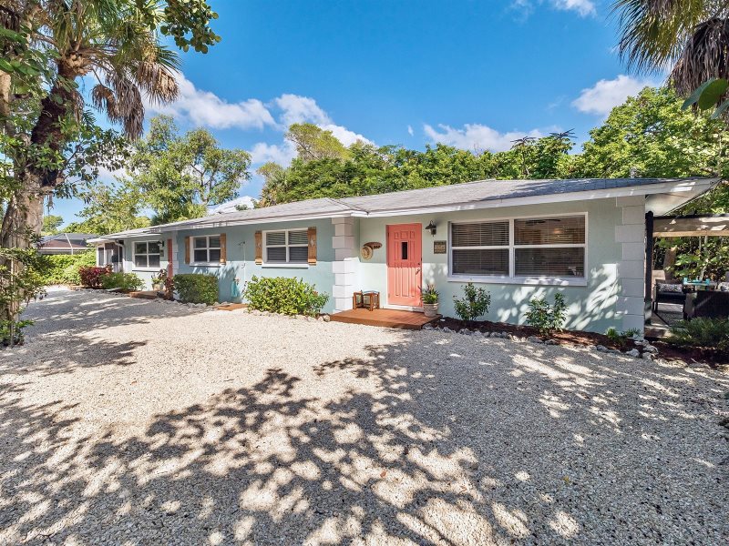 Turtle Tracks Sanibel Island Duplex Cottage Near The Beach