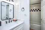 King Ensuite Bathroom 