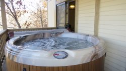 Awesome 5 Bedroom House with Hot Tub / Sleeps 21 people in beds. 