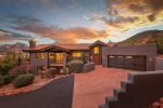 Luxury Red Rock Retreat in Heart Of Sedona, Hot Tub, Fire pit & more!