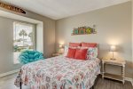 Guest bedroom with Queen bed and Twin trundle