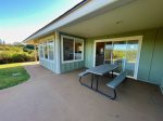 Large lanai with picnic table