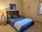 Guest Bedroom with Queen Bed 