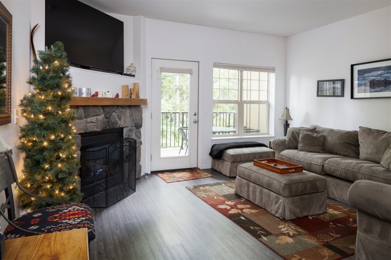 Collins Lake Resort | Building C Chalet 016