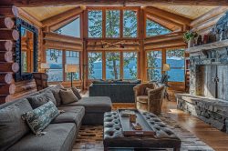 Kootenai Bay Lodge| Luxury Log Home| Private Waterfront & Dock