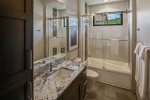 Tub/shower in guest bathroom