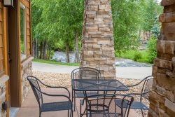 Riverfront condo! 5-minute stroll on riverwalk to downtown shops & restaurants. 