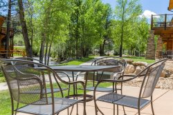 Dog-friendly, riverside condo. 5-minute stroll to downtown Estes Park shopping and dining. 
