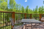 Condo on Fall River. 5-minute walk to downtown Estes Park shopping and dining.