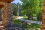Minutes to Rocky Mountain National Park. Two BR Condo on the Riverwalk in Estes Park. 3-minute walk into downtown!