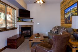 Dog-friendly Cliffside condo adjacent to pool. Grill & fire pit just steps away! 5 minutes to downtown shopping & dining. 