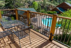 Poolside condo w/ mountain view. 5-minute walk to downtown shopping & dining!
