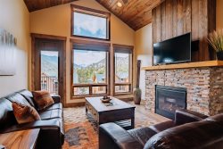  Three bedroom Townhome w/ amazing view.  5-minute walk to downtown Estes Park! 