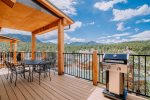 Townhome w/ lovely mountain views. 5-minute stroll to Estes Park dining & attractions. 