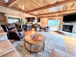 Mountain Chic Retreat, River Front with 180 degrees of WOW Mtn. views 