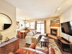 Hipster 1st fl Condo, Walk to Historic Frisco and Lake Dillon Bike Path. Within 16 miles of 6 World Class Ski Resorts