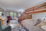 Guest Bedroom with 2x Set of Bunk Bed Full over Twin en-suite Bathroom