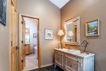 Walk in Closet, Commode 