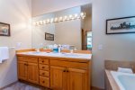 Master Bathroom w Double Sinks, Jetted Tub & Walk In Shower 