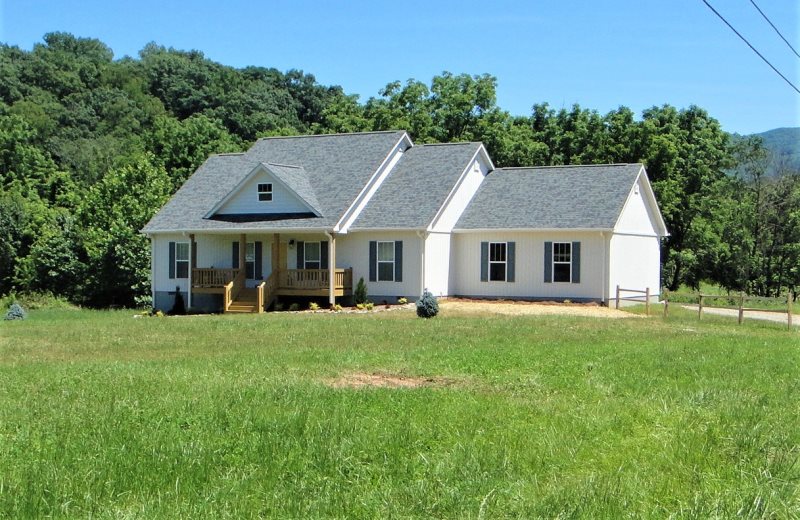 Sunburst Realty Rentals Farm House Waynesville