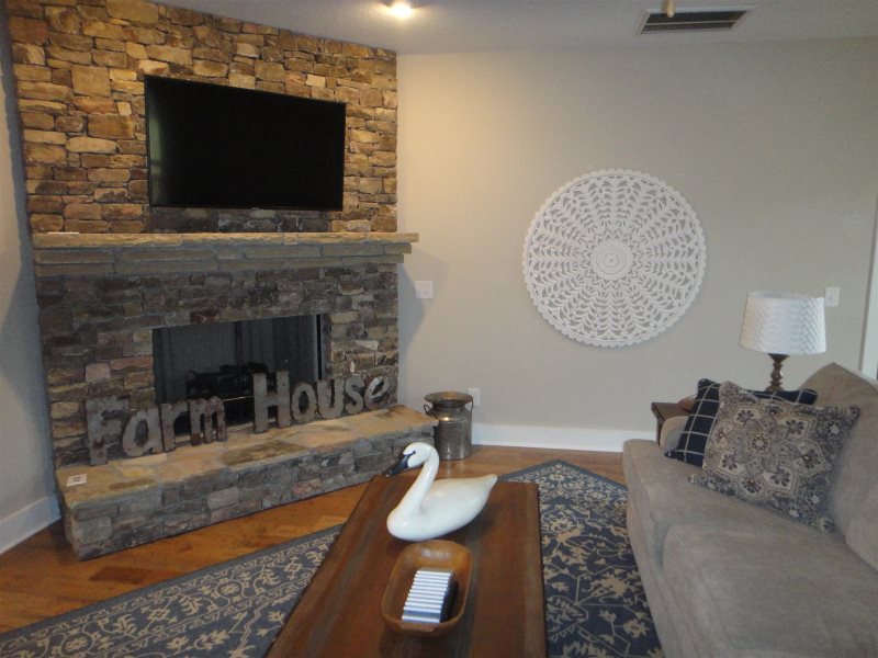 Sunburst Realty Rentals Farm House Waynesville