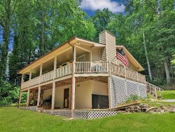 Base Camp - Tis the Season! 10 Miles to Cataloochee Ski, Cozy - FP - Stocked Kitchen - Covered Porch - Fire pit -High Speed, easy access, 