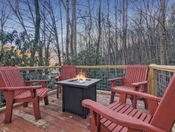 Whispering Creek...NEW, Snuggle up, Cozy & Comfy in Maggie Valley, Pool Table/Ping Pong Table, Commercial-Grade Gas Grill