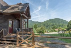 The Mountain Sojourn, NEW, Spacious, Highly Rated with Mountain Views, located in  Maggie Valley City Limits