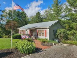 Oak Park Retreat: 2BR 2BA Cozy Peaceful Home near Haywood Regional Medical