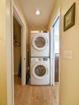 Washer/Dryer stacked 