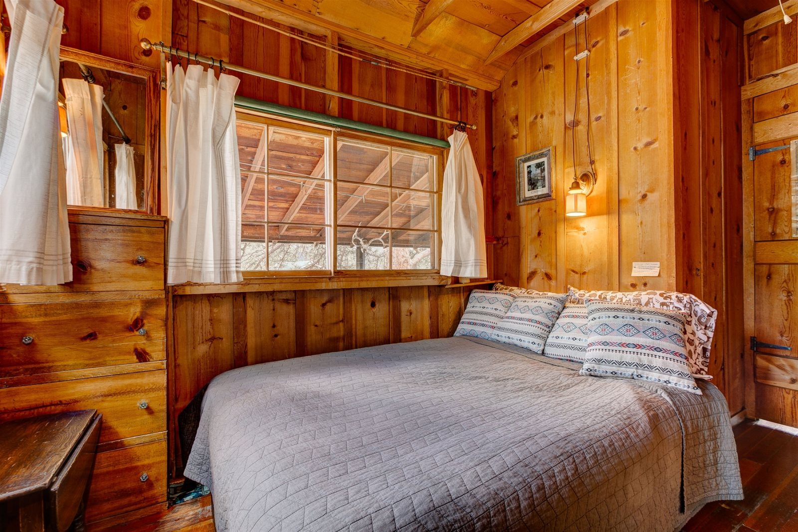 Estes Park Property Management Larkspur Retreat