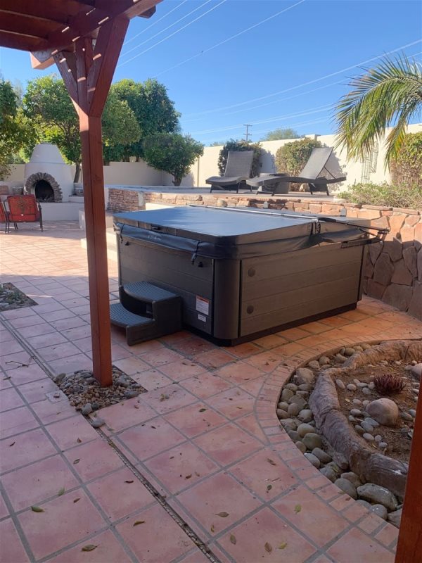 Short Term Rental Manager | 3BR Home, Beautiful Backyard w/ BBQ, Hot