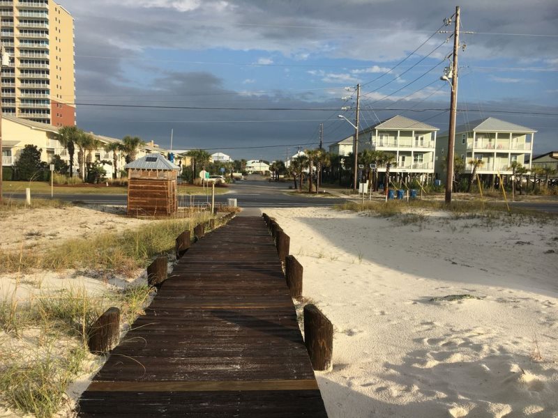 Current Tides Vacation Rentals offers Big Bama Beach House, a 5 bedroom