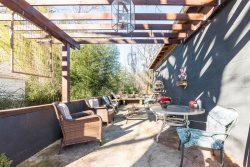 Memorial Day Availability! 2B/1B W/ Lrg fenced-in backyard