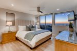 Sleep to Sound of Waves  - King Bed - Blackout Shades - Ceiling Fan