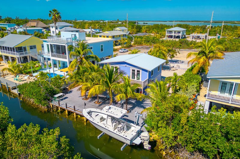 4 bed/2 bath canalfront home on Ramrod Key ideal for family and friends