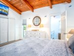 1st bedroom en-suite bath