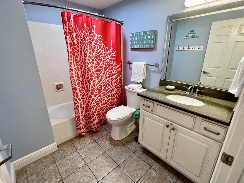 This Gorgeous 3rd Floor 3 Bedrooms 2 Full Bathrooms