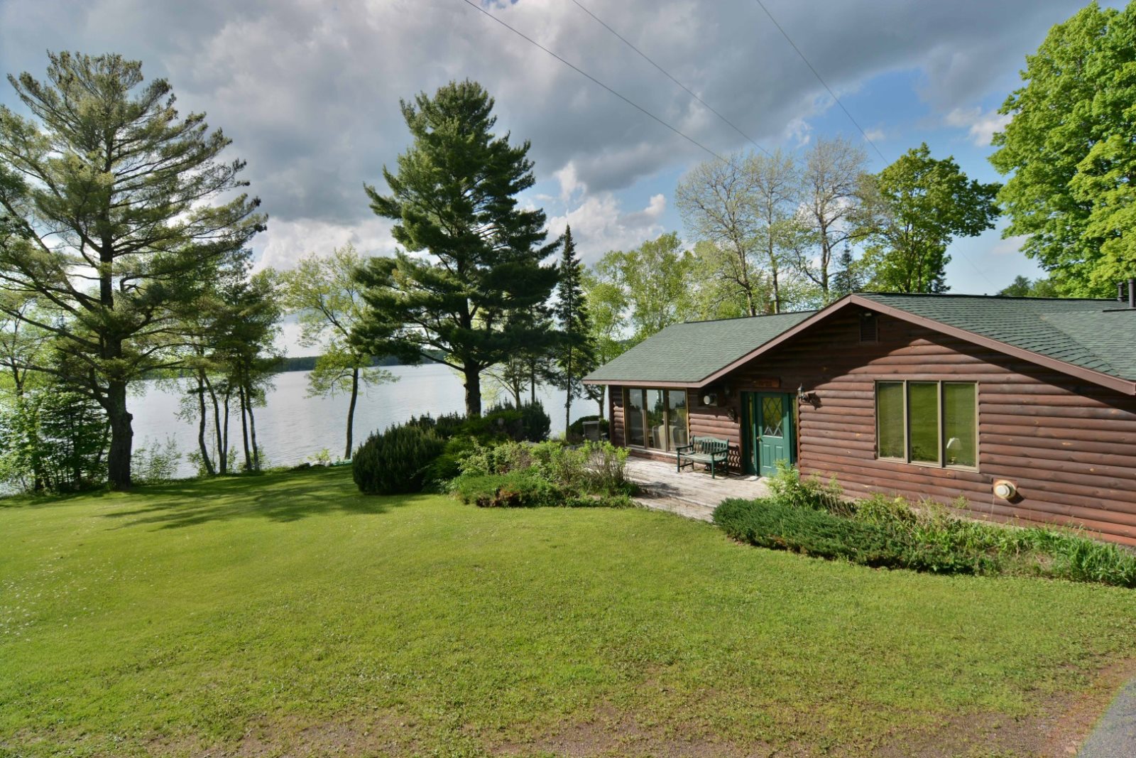 Lakefront Vacation Rental Cabin on Lake Namakagon near Cable Wisconsin