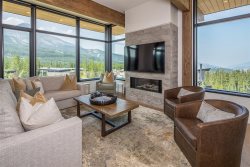 Luxury Lakeside 4 Bedroom Big Sky Condo Retreat