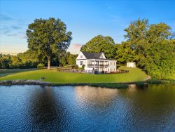 Summer Breeze - Fresh Reno, Heated Pool, Hot Tub!