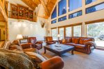 Luxury 1.5 acre/6800 sqft Estate Deschutes River Lodge With River frontage, pool table, kayaks, hot tub, paddleboards and more!